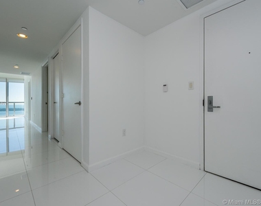 465 Brickell Ave - Photo Thumbnail 17