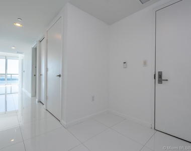 465 Brickell Ave - Photo Thumbnail 13