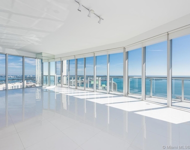 465 Brickell Ave - Photo Thumbnail 8