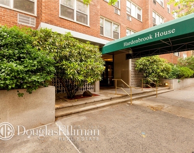 404 East 66th St - Photo Thumbnail 2