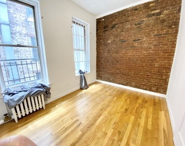 190 Bleecker St - Photo Thumbnail 1