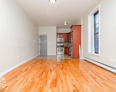 460 Throop Avenue - Photo Thumbnail 7