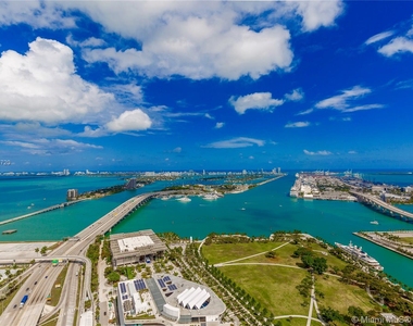 1100 Biscayne Blvd - Photo Thumbnail 4