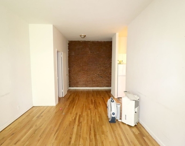 1670 York Avenue, New York - Photo Thumbnail 1