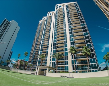 17555 E Collins Ave - Photo Thumbnail 1