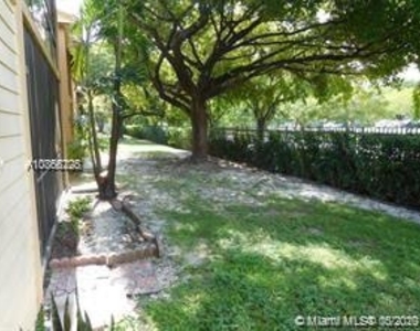 18725 Nw 62nd Ave - Photo Thumbnail 14