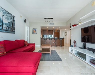 475 Brickell Ave - Photo Thumbnail 9