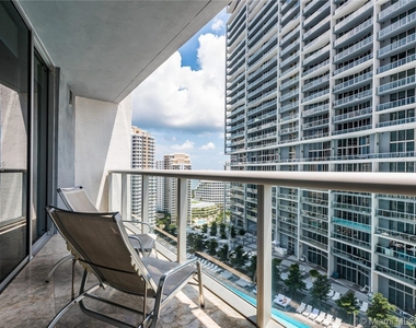 475 Brickell Ave - Photo Thumbnail 1