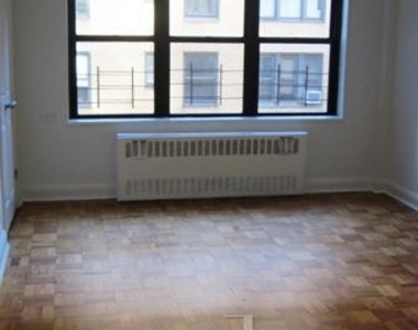 East 55th Street - Photo Thumbnail 3