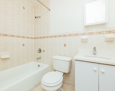 513 Van Buren St - Unit: 3 - Photo Thumbnail 8