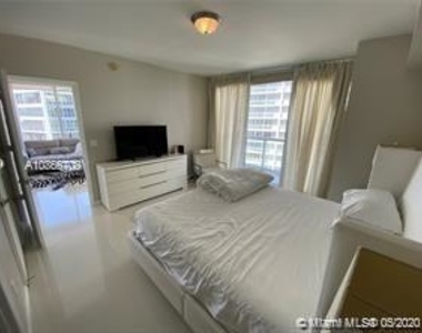 495 Brickell Ave - Photo Thumbnail 7