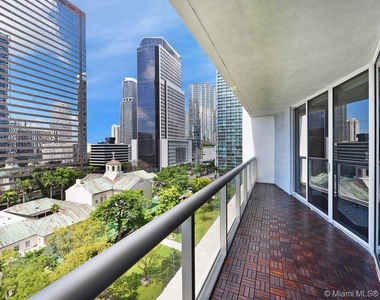 495 Brickell Ave - Photo Thumbnail 4