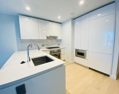 133 Seaport Blvd - Photo Thumbnail 0