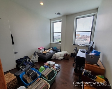 460 Harrison Ave - Photo Thumbnail 2