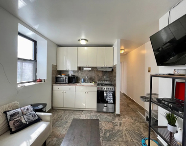 301 East 110th Street - Photo Thumbnail 3