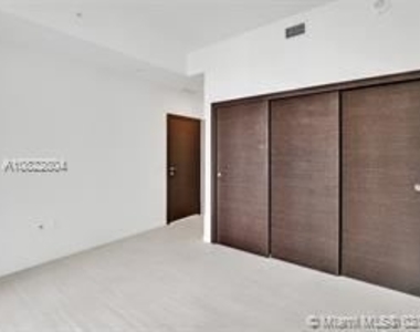 1000 Brickell Plz Unit 1904 - Photo Thumbnail 4