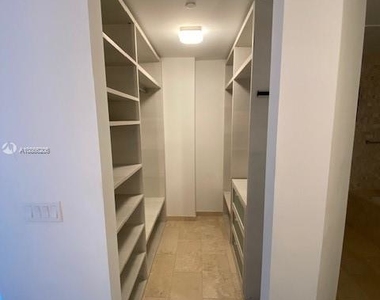 88 Sw 7th St  #2707 - Photo Thumbnail 5