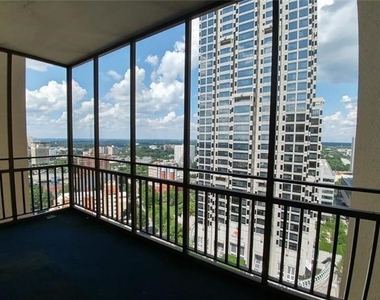 300 W Peachtree Street - Photo Thumbnail 0