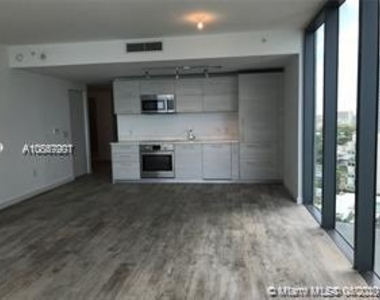 650 Ne 32 St - Photo Thumbnail 2