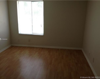 3350 N Pinewalk Dr - Photo Thumbnail 7