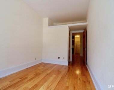 346 West 47th Street - Photo Thumbnail 4