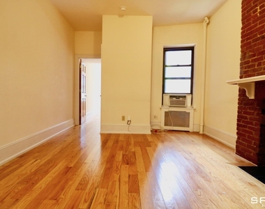 346 West 47th Street - Photo Thumbnail 3