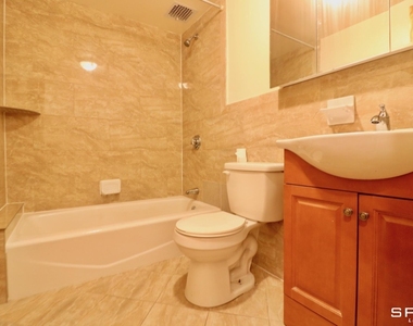 346 West 47th Street - Photo Thumbnail 6