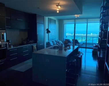 900 Biscayne Blvd - Photo Thumbnail 2