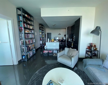 900 Biscayne Blvd - Photo Thumbnail 1