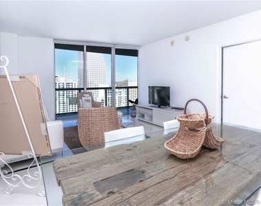 475 Brickell Ave - Photo Thumbnail 8