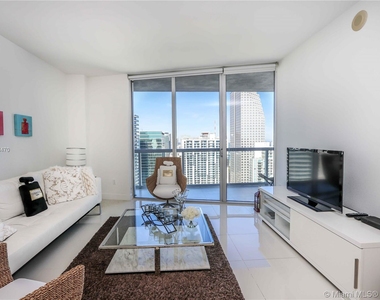 475 Brickell Ave - Photo Thumbnail 3