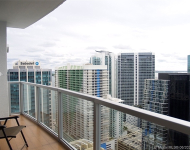 1060 Brickell Ave - Photo Thumbnail 3