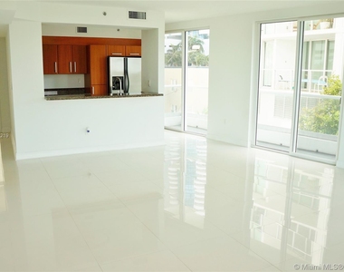 6362 Collins Avenue - Photo Thumbnail 1