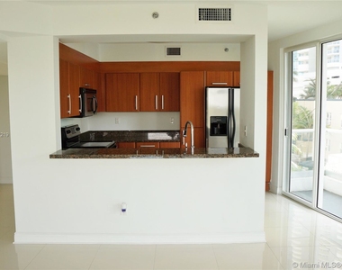 6362 Collins Avenue - Photo Thumbnail 2