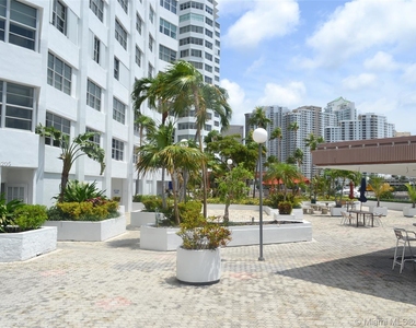 905 Brickell Bay Dr - Photo Thumbnail 26