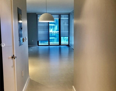 1010 Brickell Ave - Photo Thumbnail 2