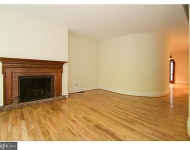 919 Spruce Street - Photo Thumbnail 1