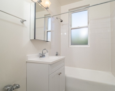 1310 W Lunt Ave Apt. - Photo Thumbnail 8