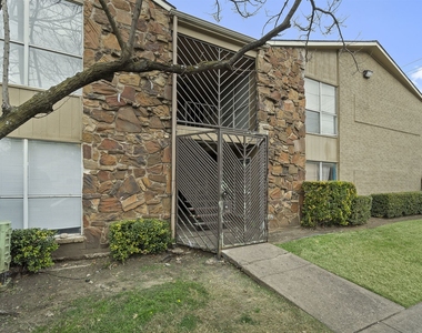 6127 Gaston Ave - Photo Thumbnail 14