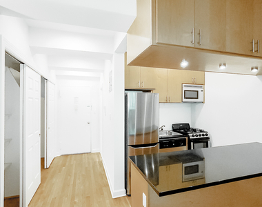 151 West 16th Street - Photo Thumbnail 3