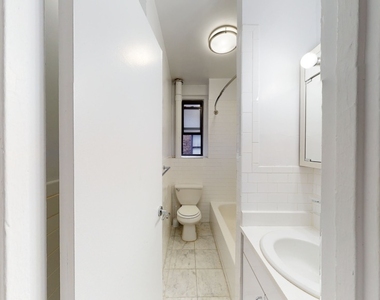 140 East 46th Street - Photo Thumbnail 4