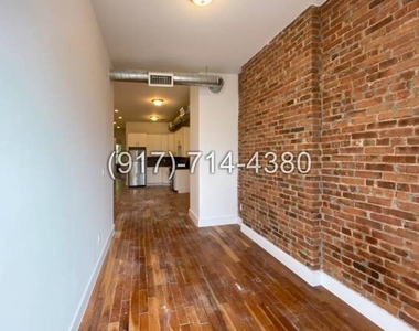 530 Kosciuszko St - Photo Thumbnail 2