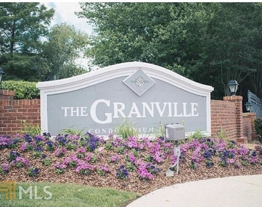 636 Granville - Photo Thumbnail 9