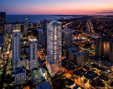 1000 Brickell Plaza - Photo Thumbnail 3