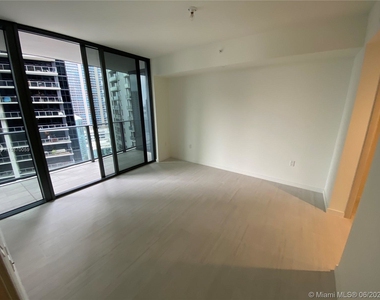 1000 Brickell Plaza - Photo Thumbnail 4