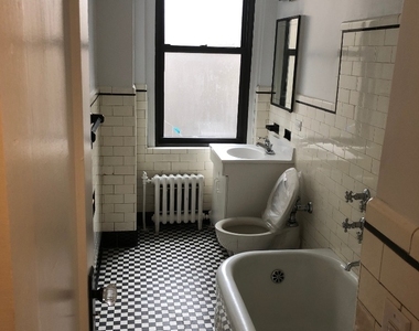 155 East 47th Street - Photo Thumbnail 3