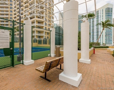 848 Brickell Key Dr - Photo Thumbnail 12