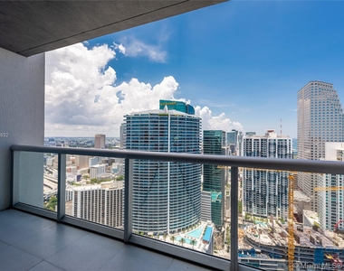 475 Brickell Ave - Photo Thumbnail 10