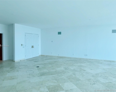 1643 Brickell Ave - Photo Thumbnail 3