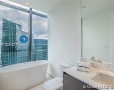 1451 Brickell Ave Unit 4400 - Photo Thumbnail 4